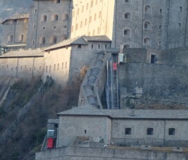 Antico e moderno si incontrano e si fondono sorprendentemente al Forte di Bard